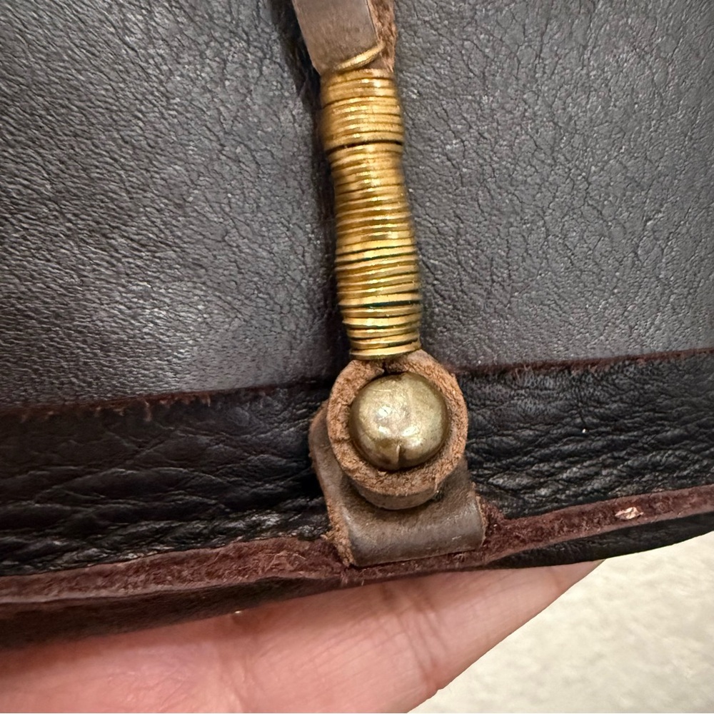 Handcrafted JO Dark Brown Leather with Brass-Wrapped Clasp Clutch/Crossbody Bag - Picture 9 of 15